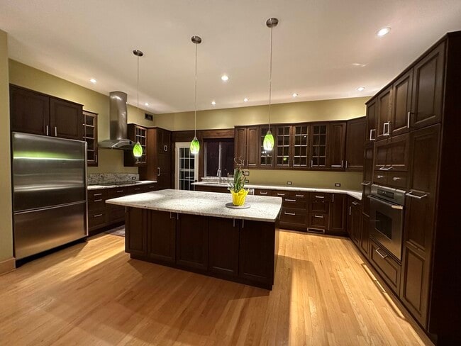 kitchen - 1700 N Windsor Dr
