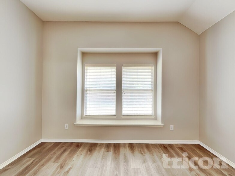 Building Photo - 5805 Paloma Blanca Dr