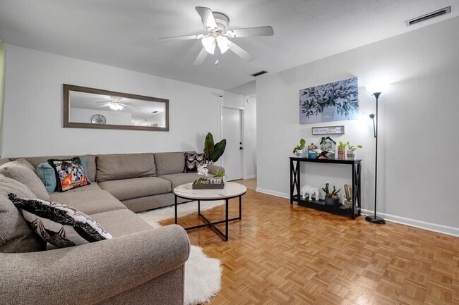 Building Photo - 1809 Quince Dr