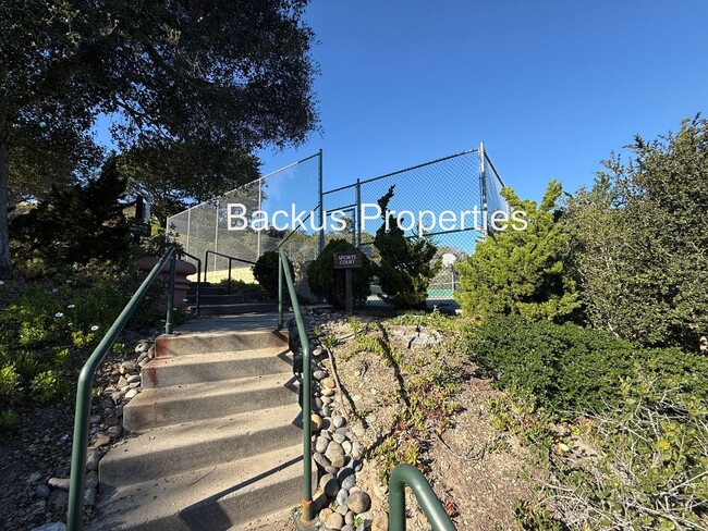 Building Photo - Beautiful two bedroom unit set in hills of Del Rey Oaks