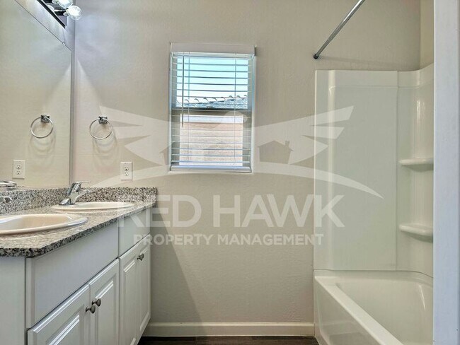 Building Photo - 1098 S 11th St