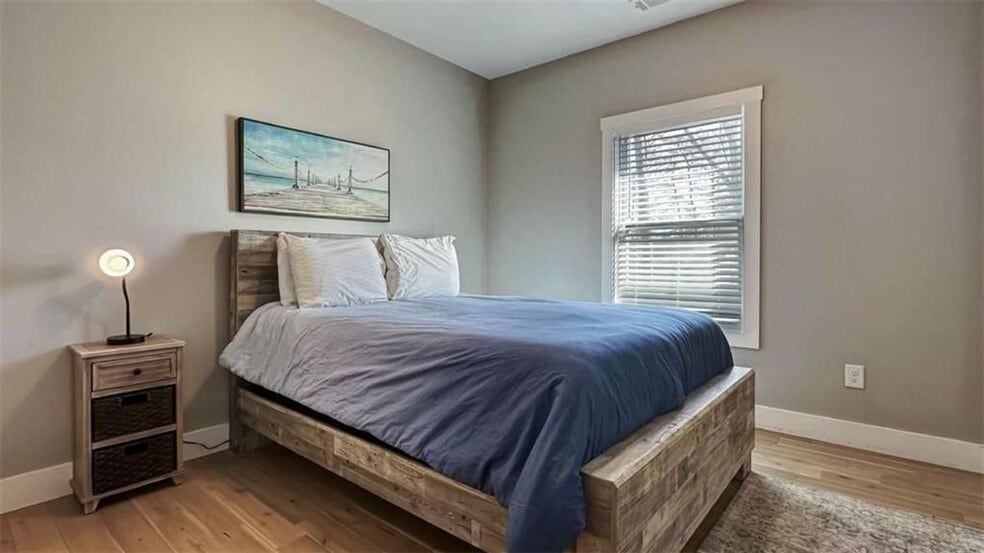 Building Photo - 360 Prince Dr