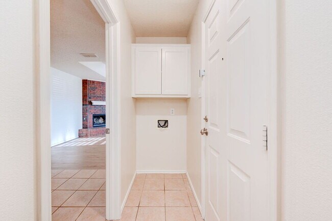 Building Photo - Updated 3/2/1 in Shadow Hills!