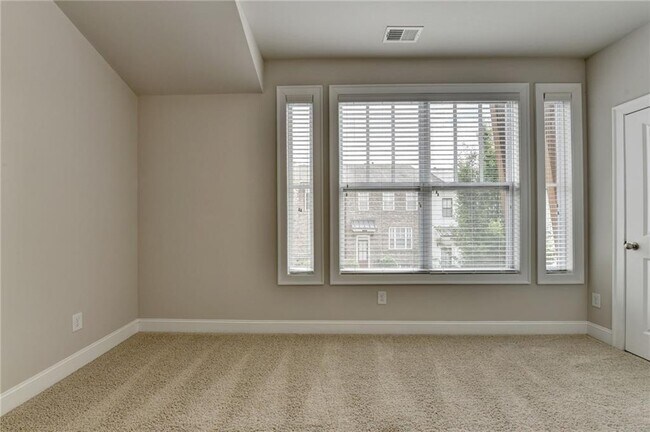 Building Photo - 5240 Cresslyn Rdg