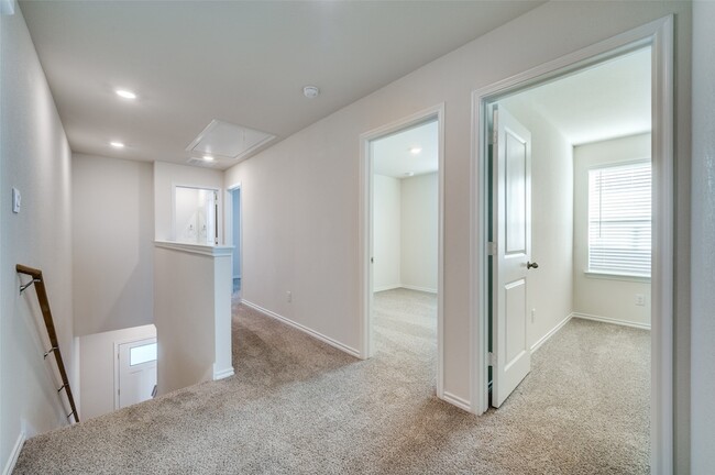 Building Photo - 7024 Vining Dr