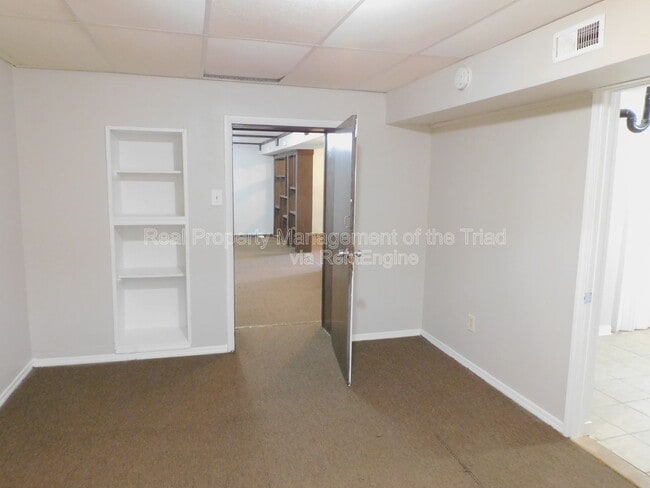 Building Photo - 911 Tipperary Dr