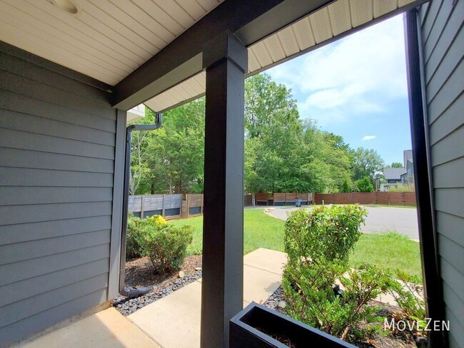 Building Photo - 5018 Double Lakes Dr