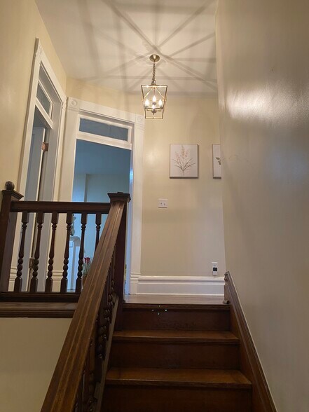 Building Photo - 1372 Neil Ave