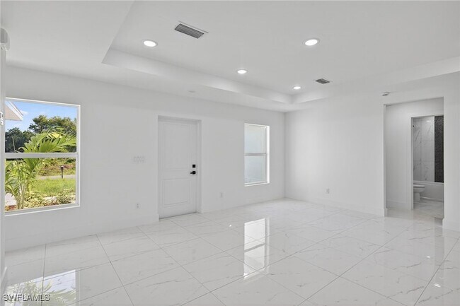 Building Photo - 366 Butler Ave S