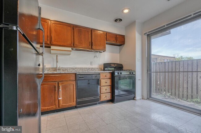 Building Photo - 7304 Park Village Ct