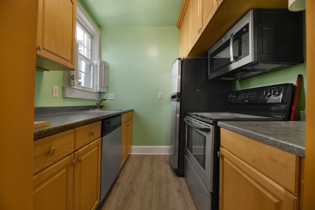 Building Photo - 1125 Maryland Ave NE