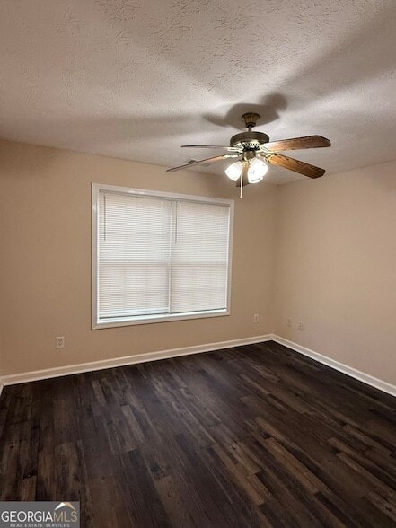 Building Photo - 175 River N Ct