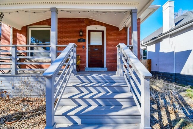 Building Photo - Charming luxury meets timeless character in the heart of West Wash Park - Available NOW!!