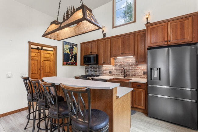 Building Photo - 400 Argentine St