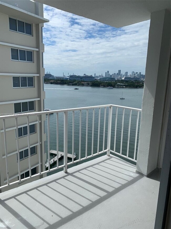 Building Photo - 1228 West Ave