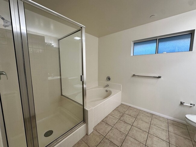 Building Photo - Immediate Move In: Spacious 3bed2bath condo Adjacent to Warner Center/Woodland Hills! Minutes to ...