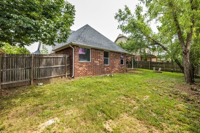 Building Photo - Welcome to this gorgeous home in the highly desirable Eddington Place neighborhood!