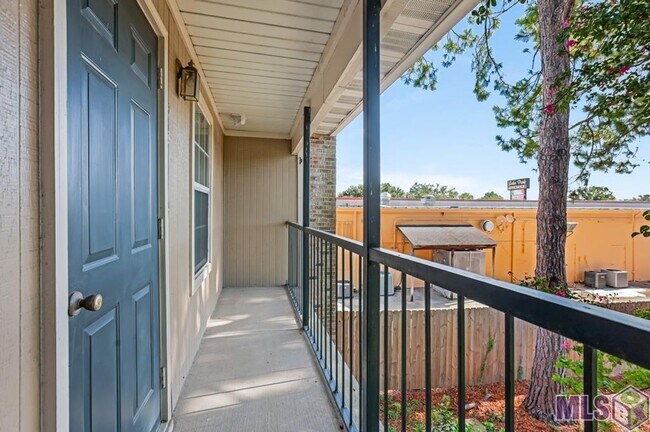 Building Photo - 4625 Parkoaks Dr