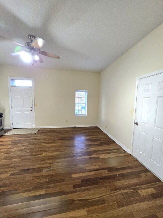 Building Photo - 401 S Eden St