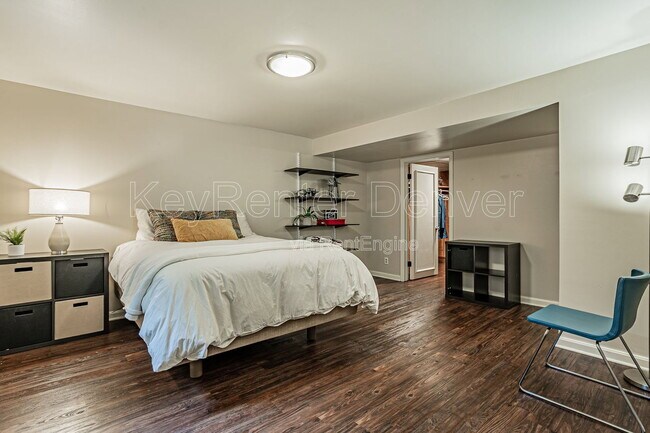 Building Photo - 1070 S Elmira St