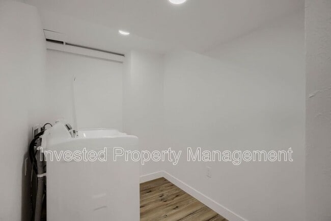 Building Photo - 6473 Newcombe Ct