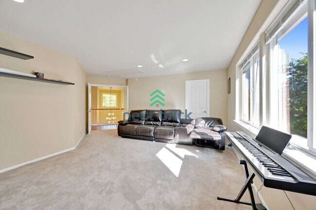 Building Photo - 4 BED & 3 BATH SINGLE FAMILY HOUSE FOR RENT