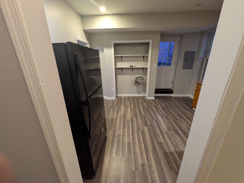 Building Photo - 653 Chain St