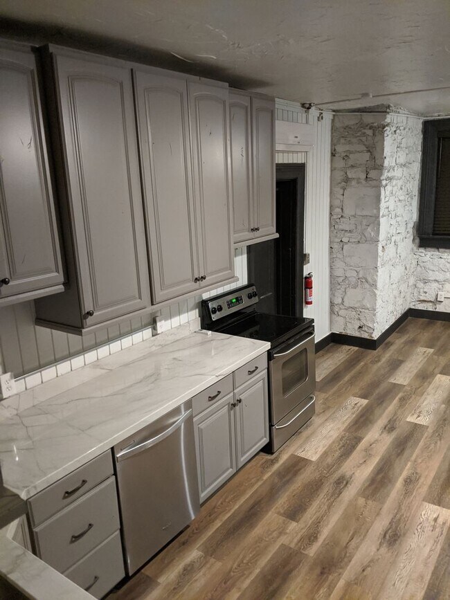 Building Photo - 623 E 100 S