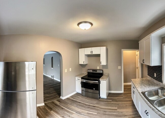 Building Photo - 3 bedroom single family