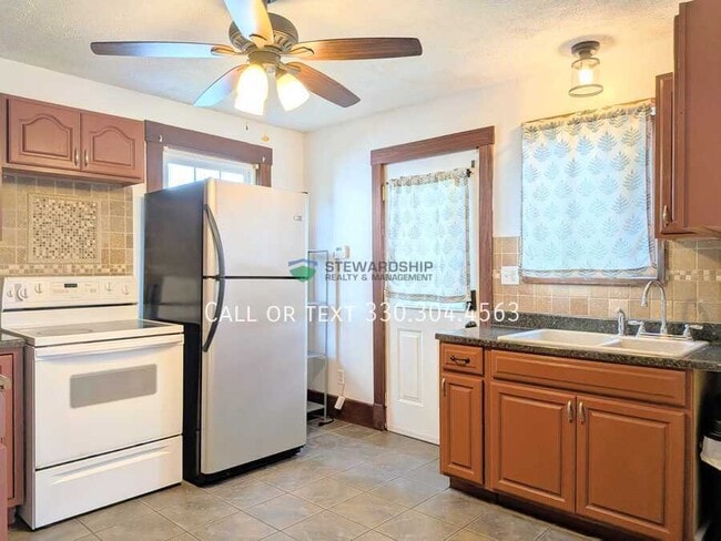 Primary Photo - 750 Amherst Rd NE