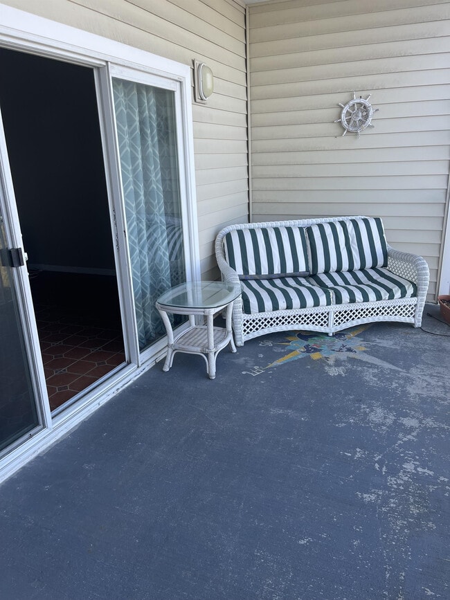 Building Photo - 102 Williams St