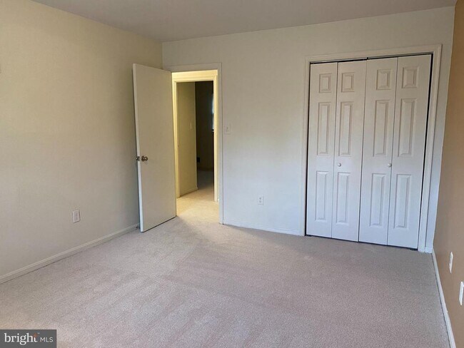 Building Photo - 6802 Dina Leigh Ct
