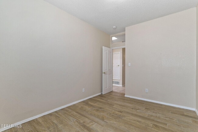 Building Photo - 2029 Sun Chariot St