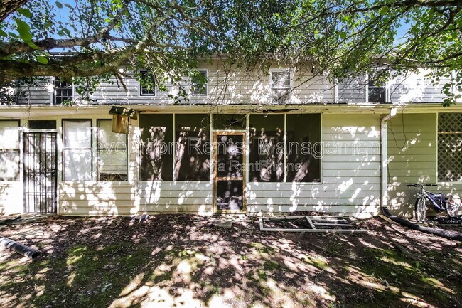Building Photo - 2140 Kings Gate Cir