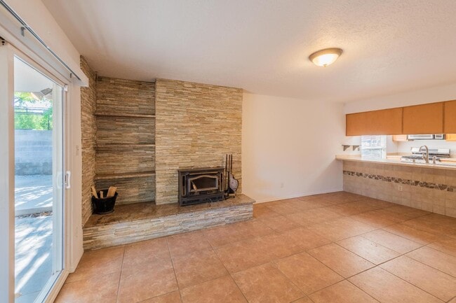 Building Photo - 7113 Welton Dr NE