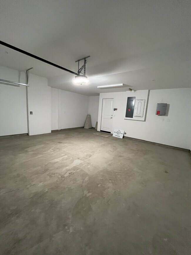 Building Photo - 6357 Dandelion St