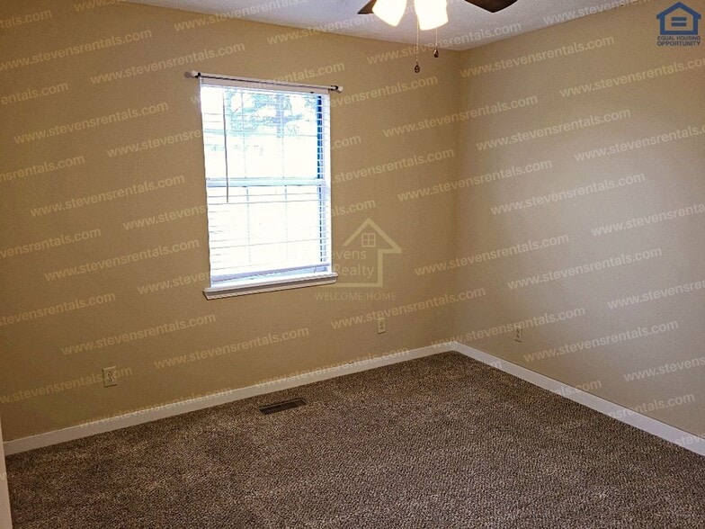 Building Photo - 3547 Southmeade Dr