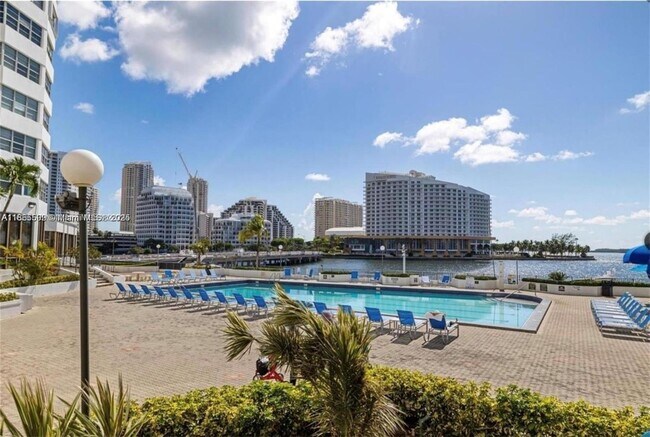 Building Photo - 999 Brickell Bay Dr