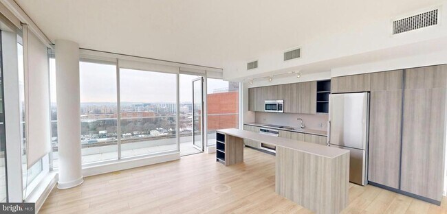 Building Photo - 1201 Half St SE