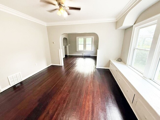 Building Photo - 4 BED 1 BATH SINGLE FAMILY HOME IN MT PLEA...