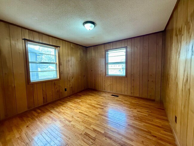 Building Photo - 4 Bedroom/1.5 Bathroom Home in Paragould AR - $1,275/month