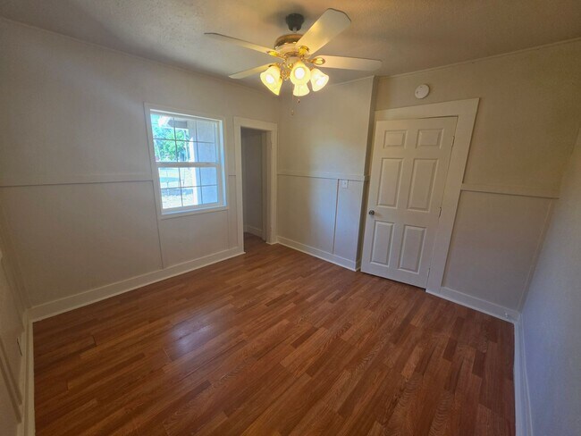 Building Photo - Duplex For Rent in Corning!