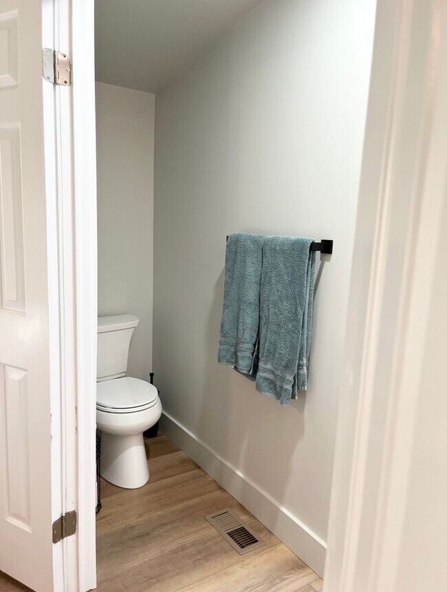 Building Photo - s. Hoernerstown Rd.- Short or Long term lease!