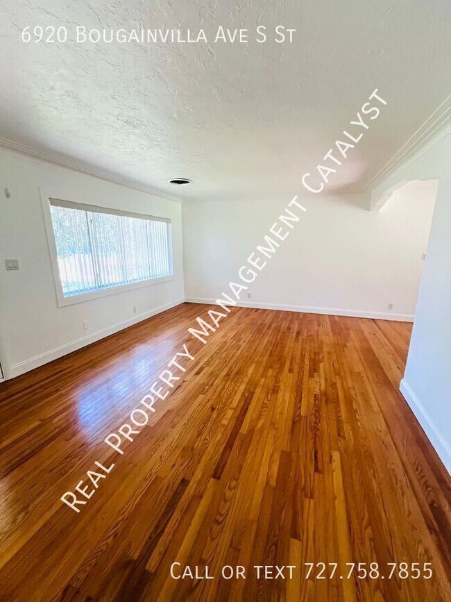 Building Photo - 6920 Bougainvilla Ave S
