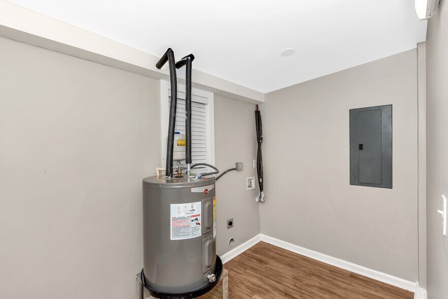 Building Photo - 4304 9th Ave SW