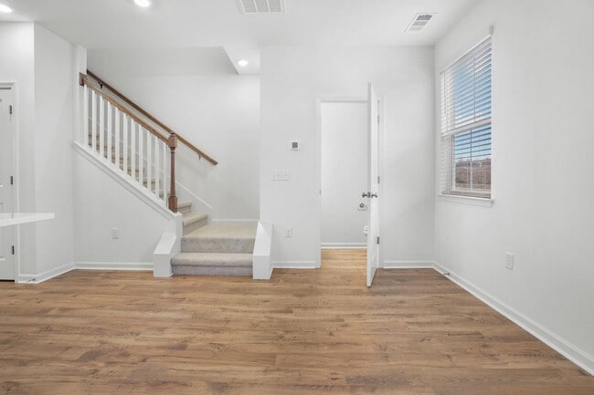 Building Photo - 466 Blair Rd