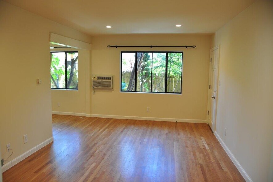 Building Photo - 828 N Martel Ave