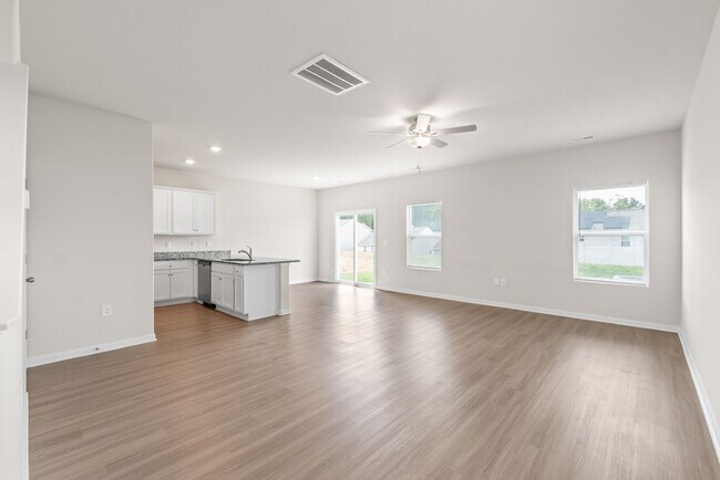 Building Photo - Modern Home with Great Layout!