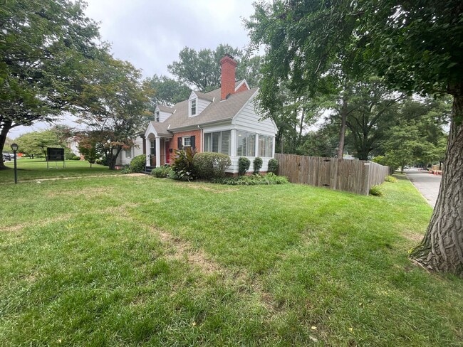 Building Photo - Charming Brick Cape in Colonial Place