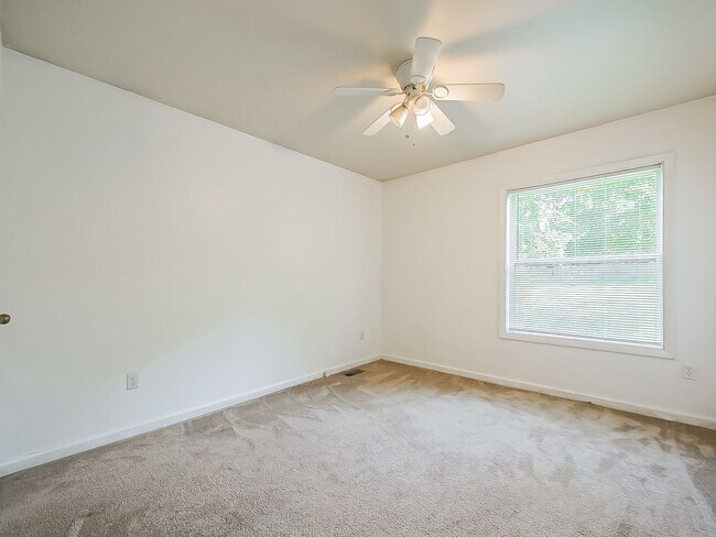Building Photo - 49 Oakhill St